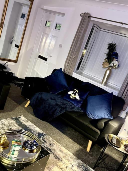 Vila Beautiful House Off-Road Free Parking Farnworth Exteriér fotografie