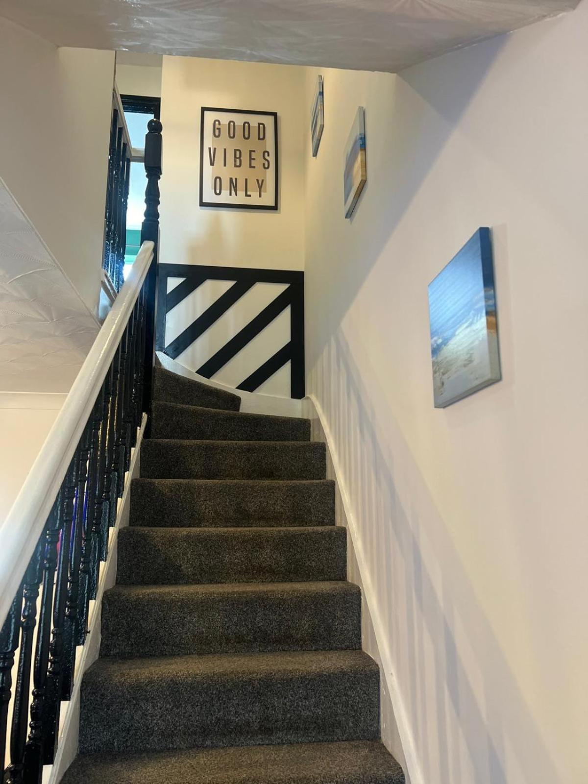 Vila Beautiful House Off-Road Free Parking Farnworth Exteriér fotografie